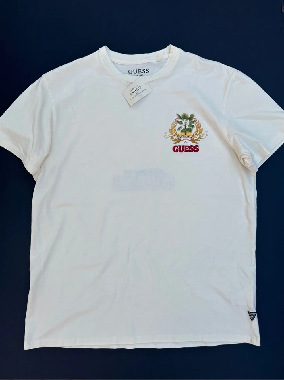 New GUESS White Short-Sleeve Tee with Tropical Crest Graphic SZ L - Picture 6 of 9